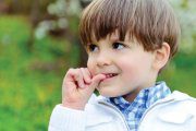 علت و روشهای درمان ناخن جویدن در کودکان
