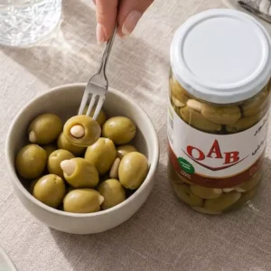 زیتون شور با مغز بادام درختی ۵۰۰ گرمی