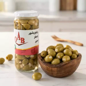 زیتون شور با مغز سیر ۵۰۰ گرمی